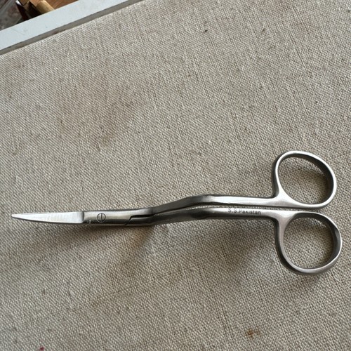 S.S. Pakistan Machine Embroidery Double Curved Scissors 6" Bent Handle - Picture 3 of 5