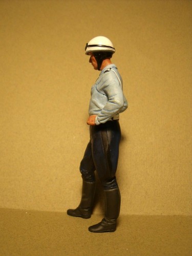 1/18 FIGURE FRENCH POLICEMAN 1 VROOM PAINTED FOR AUTOART MINICHAMPS MATTEL - Picture 5 of 6