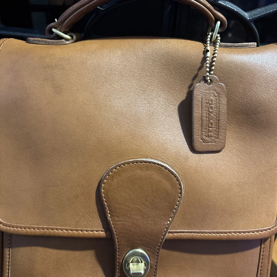 Coach Station 5130 de colección cuero tostado británico y latón, anterior a 1994 Foto 2 de 4