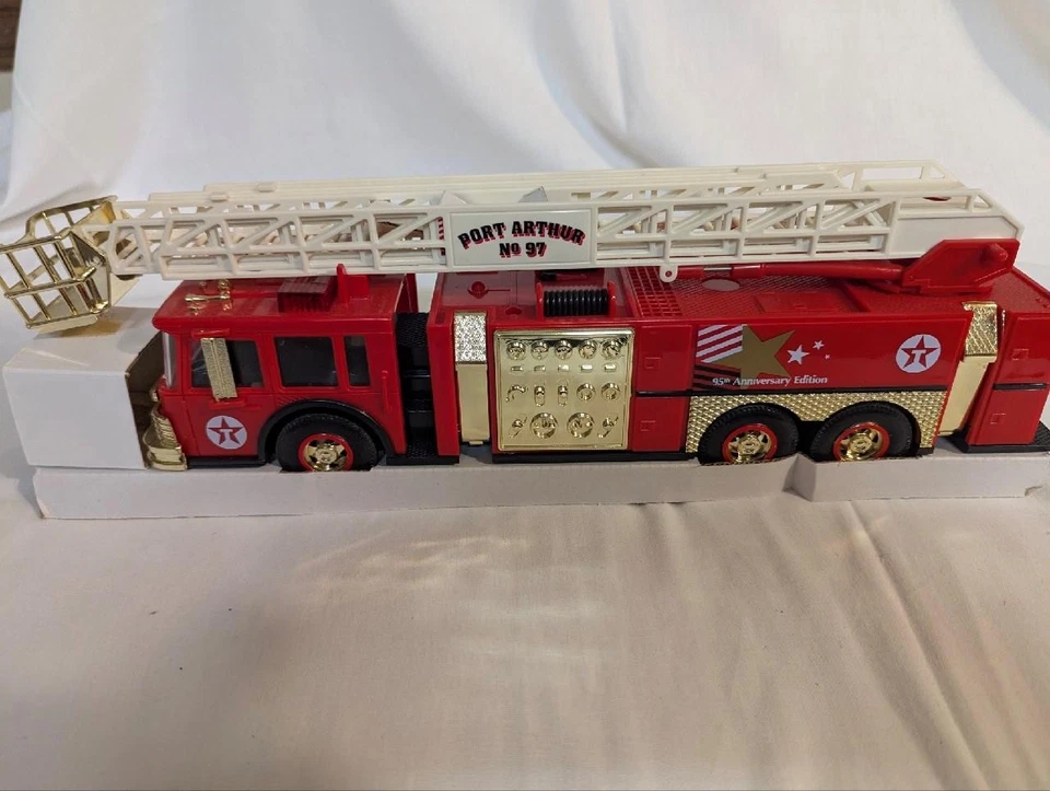 Texaco Port Arthur Fire Truck 1997 Gold Serial Numbered Limited Edition - Image 2 of 3