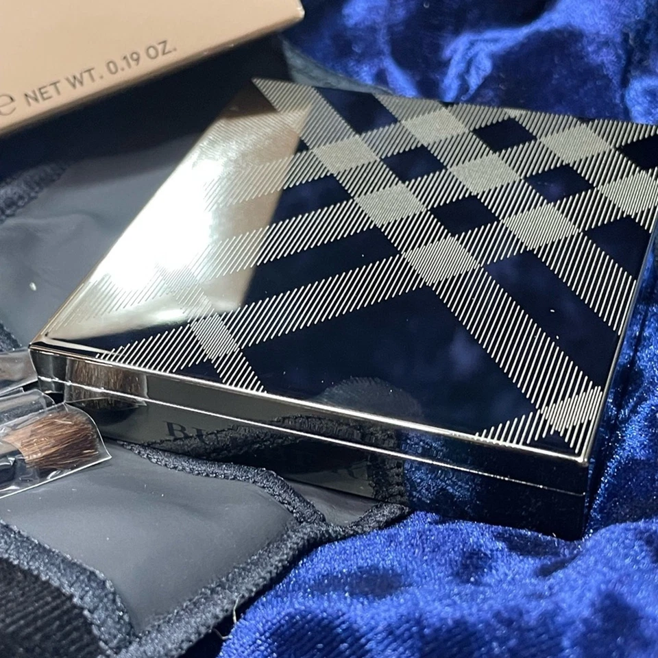 Burberry Complete Eye Palette - Gold and Brown Shades - Image 3 of 3