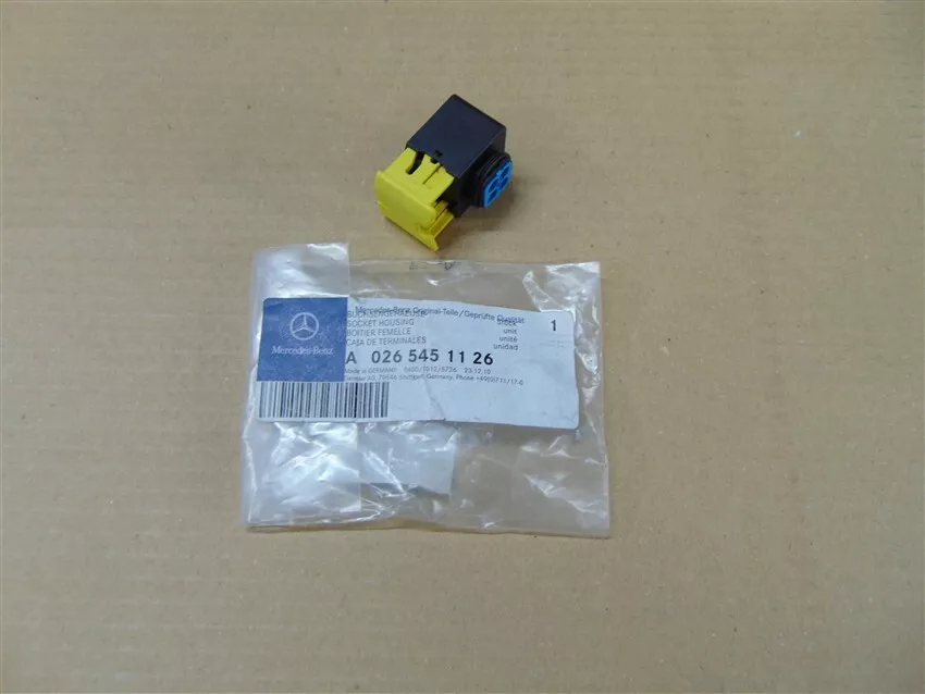 Brand New Socket Housing Genuine Mercedes 940/942/944 