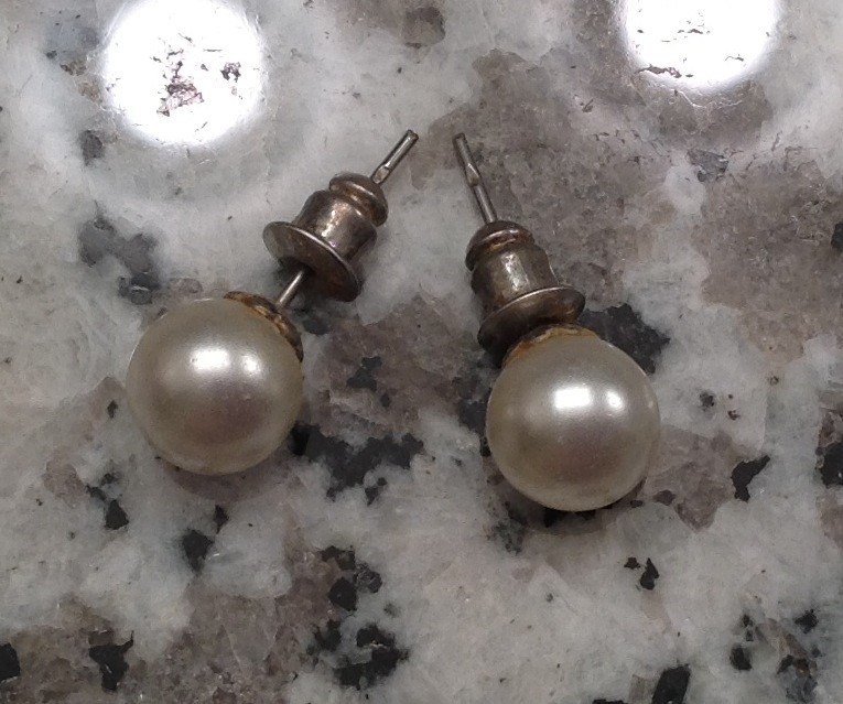 Vintage faux pearl earrings, silver tone, stud, pierced, EUC