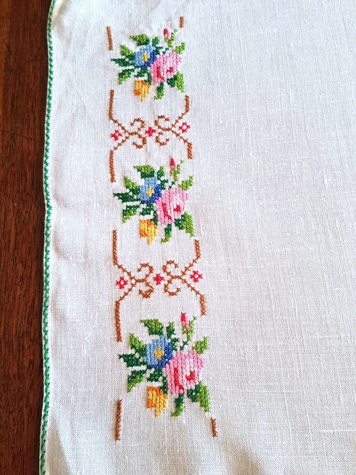 Napperon XXe en coton brodé - 46 cm x 31 cm - Photo 2/3