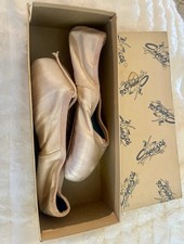 CAPEZIO New Pink Assoluta Pointe Shoes 2.5 D