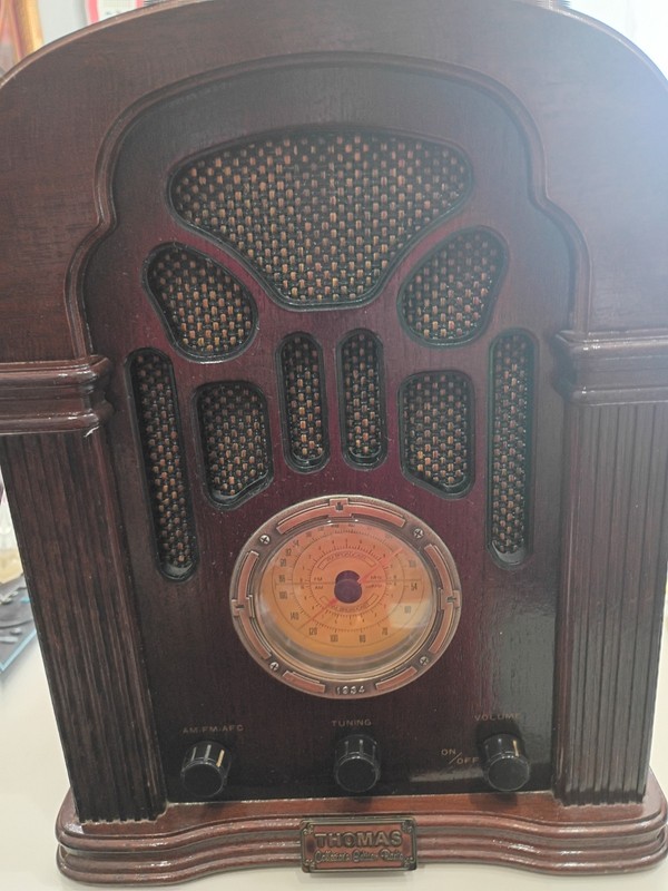 Thomas Radio Collectors Edition Antique Style Cassette Player Model 411A Vintage