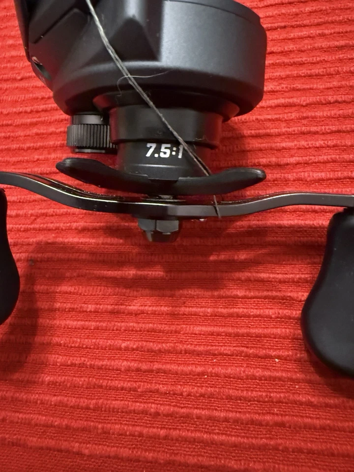 Carrete de carrete de velocidad Lew's Pro Baitcast 7,5:1 (SS1SG3) rayado a mano - sin caja Foto 3 de 3