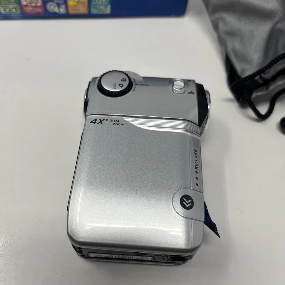 DXG-579V 5.1 MP High-Definition Handheld Video Camera With Accessories Box - Image 4 of 4