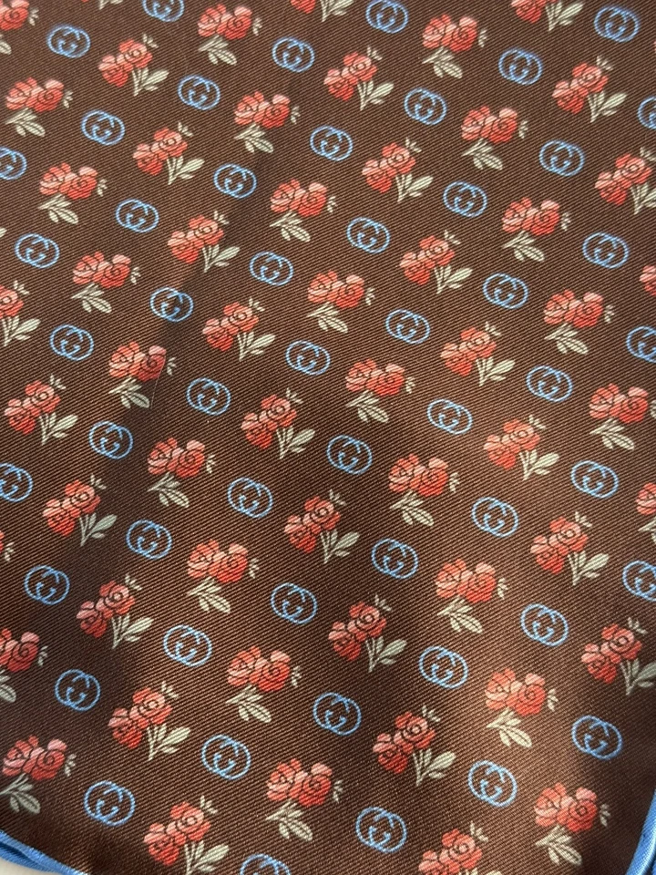 NUEVA BUFANDA CUADRADA BOLSILLO SEDA DOBLE G Y ROSA GUCCI🌹 Foto 3 de 4