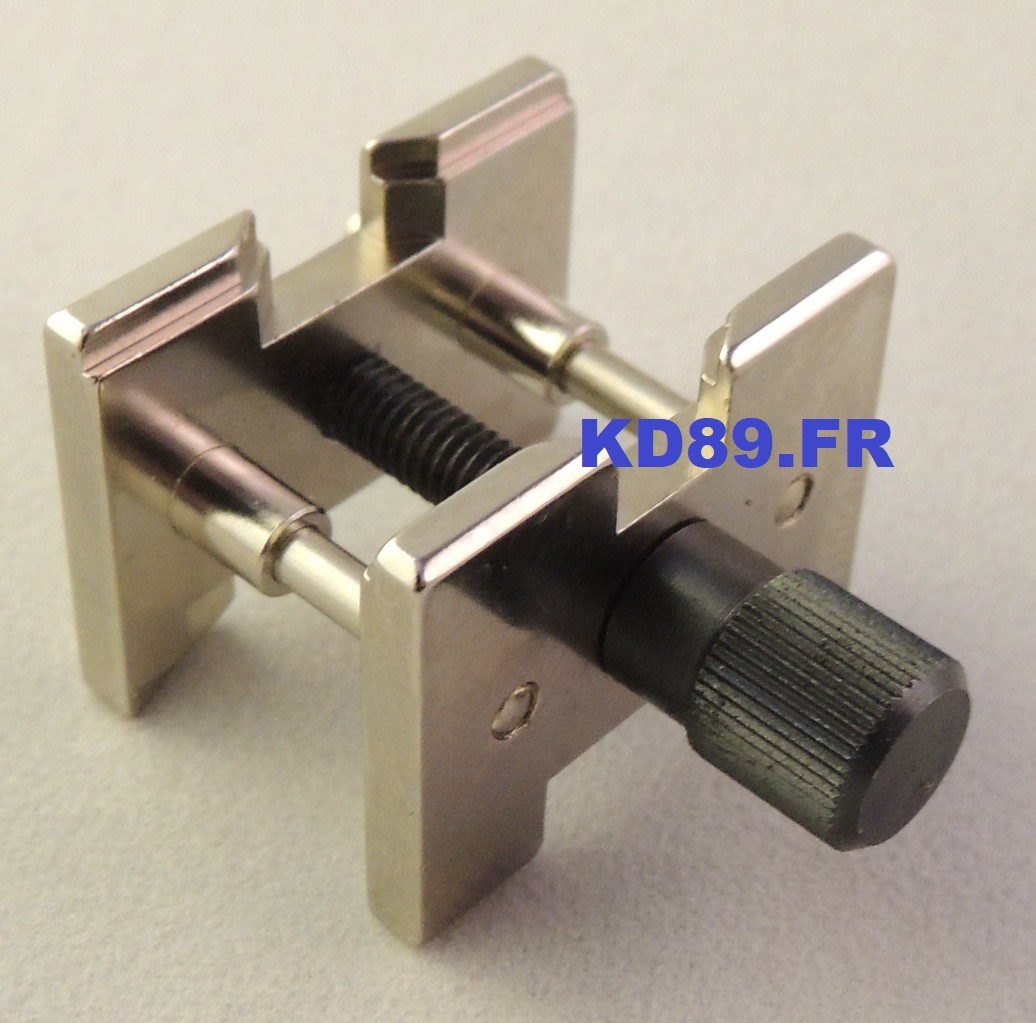 Évitez les chutes de calibres avec le porte-mouvement réglable Horotec 09.003 réversible