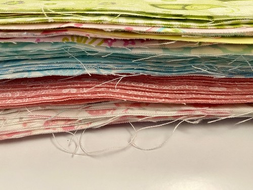 Lot Fabric Squares Quilting Patchwork 100+ Scraps 1 lb Spring Summer Designs - Picture 8 of 11
