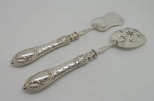 Ravissant service à glace, manches très travaillés.