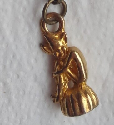 VINTAGE alter Schlüsselring Metall Messing Effekt Pixie Elf auf einem Regal Leophcorn klein 