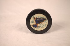 St. Louis Blues Steve Duchesne Signed #28 NHL Game Puck Vintage hockey puck