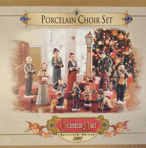 Grandeur Noel 2003 Porcelain Choir Female Caroler with Book Replacement Figurine - Picture 2 of 8