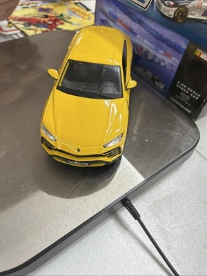 2018 Lamborghini Urus 1/24 Scale Diecast Model Maisto - YELLOW