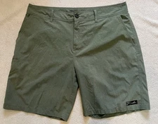 Pelagic Deep Sea Hybrid Shorts Men's 40 Green Fishing Boating Outdoor 10” Inseam