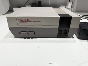Nintendo NES Console , 2 X Controllers & Zapper Bundle Working Order VGC