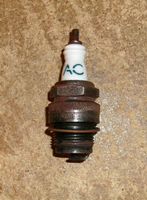 vintage AC 76 com spark plug untested in good shape used