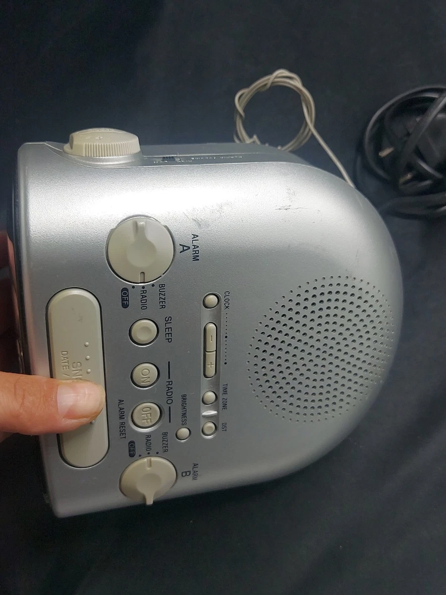 Radio despertador en funcionamiento Sony ICF-C318