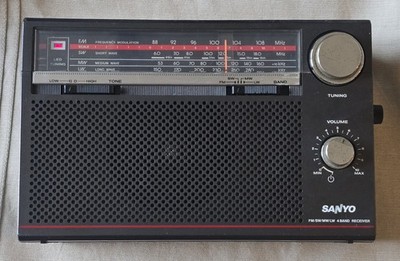 VTG SANYO RP 8800UM 4 BAND PORTABLE RADIO - WORKS WELL SW (6000