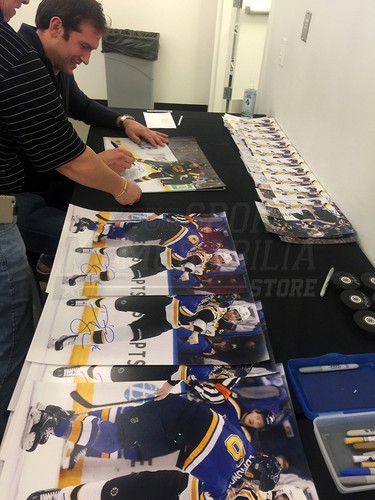 David Backes Boston Bruins Signed Autographed Home Action 16x20 PF - Picture 2 of 2