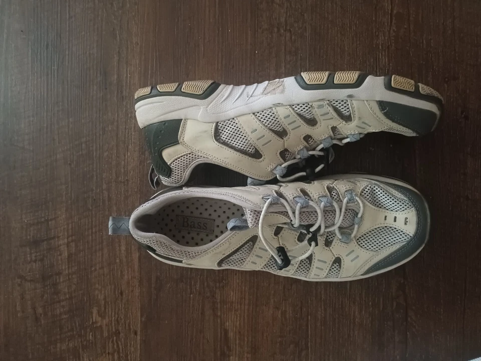 ladies bass tennis shoes. Size 6 - Image 2 of 4