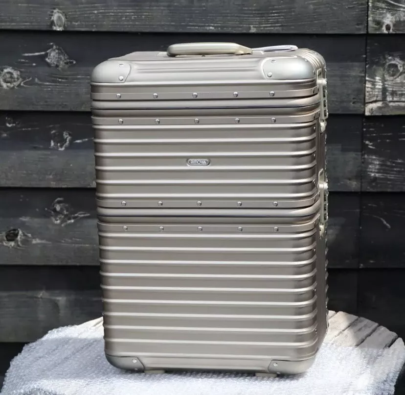 rimowa topas titanium