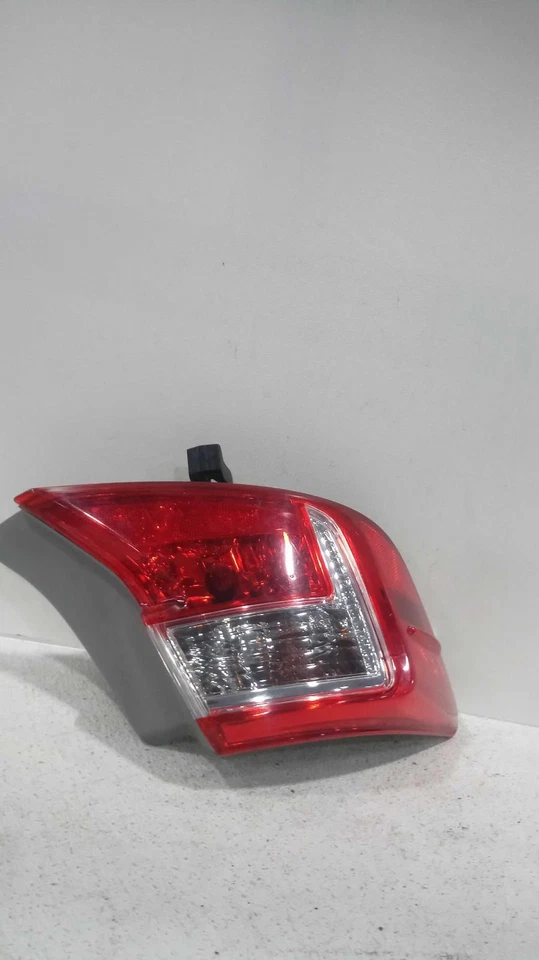 Conjunto de luz trasera izquierda usada se adapta a: Toyota Camry 2013 cuarto panel montado izquierdo Foto 2 de 4