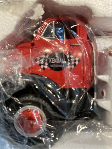 First Gear 1952 GMC Fuel Tanker Kendall GT-1 Racing Oil Model 18-1076 Scale 1/34 - Picture 8 of 10