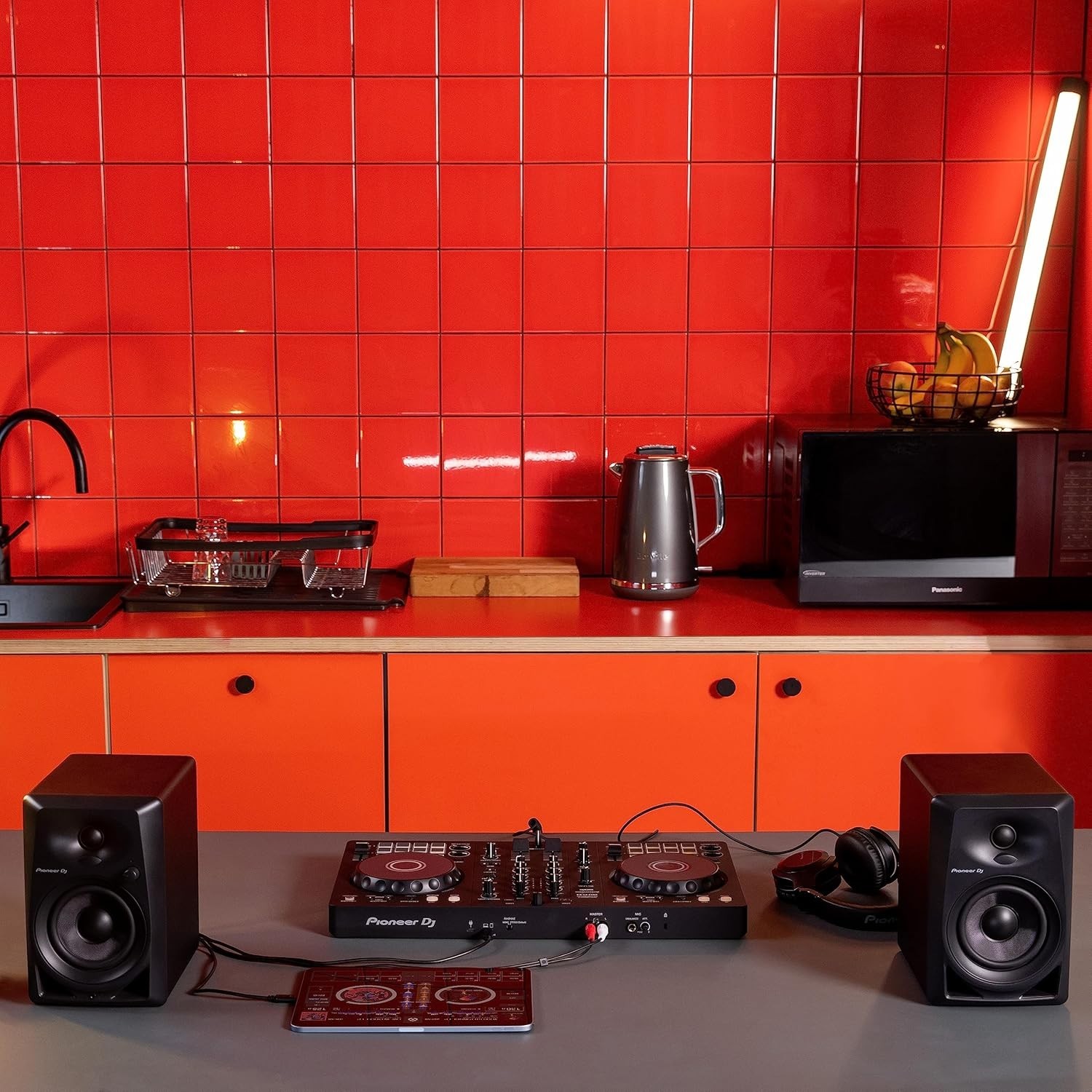 Professional 2-channel DJ Controller - Graphite