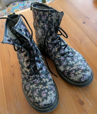 Doc martens 39  schwarz geblümt 816 Loch 