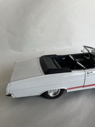 Road Signature 1966 Mercury Cyclone GT White Red Stripe 1/18 Scale Diecast - Picture 14 of 22