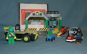 JUNIORS, TMNT: TURTLE LAIR SET 10699 - LEGO - 2014 - USED