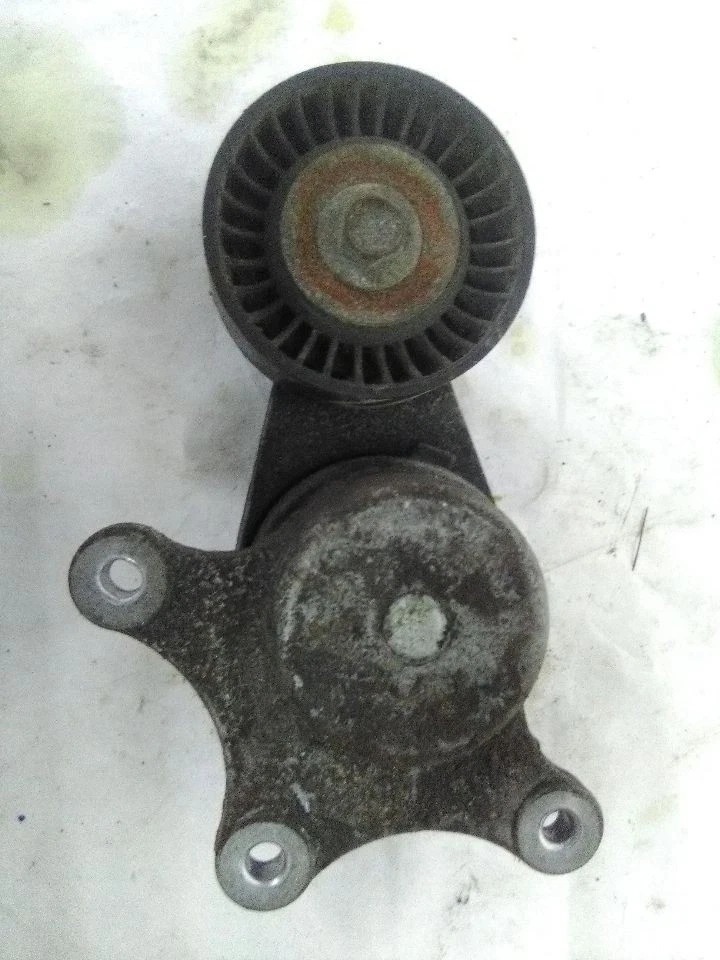 Ford Explorer 2017 tensor de cinturón Foto 3 de 4