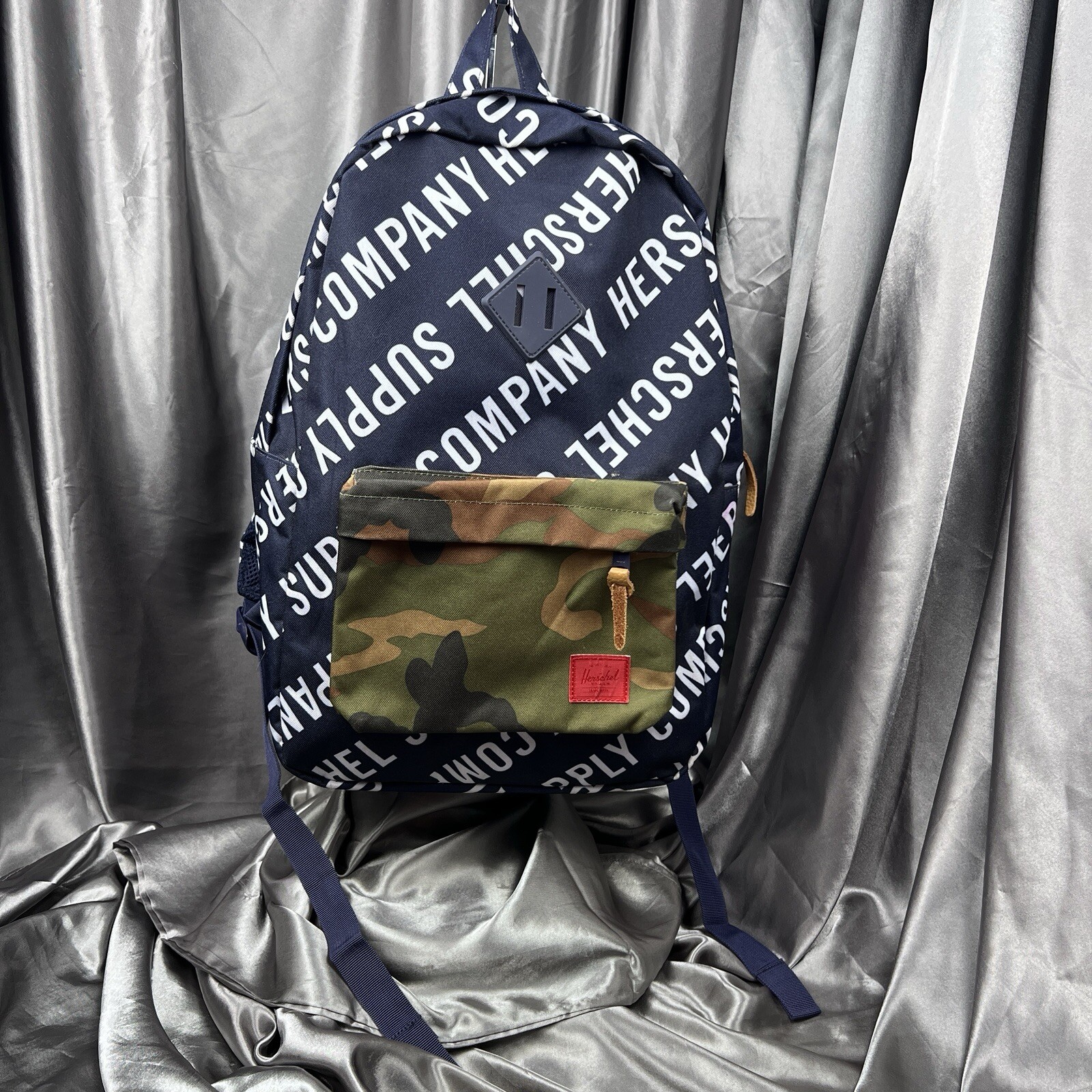 Herschel Pop Quiz 22L Backpack in Peacoat & Woodland Camo