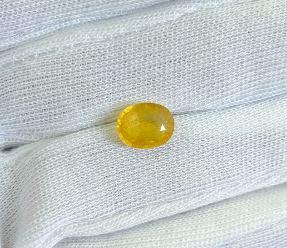 Zafiro amarillo natural |Piedra preciosa suelta | Certificado |Ovalado | 3,80 cts | Bangkok GF Foto 3 de 3