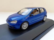 + VOLKSWAGEN VW Golf 5 Modellauto 2 Türen in 1:43 von Schuco blau 
