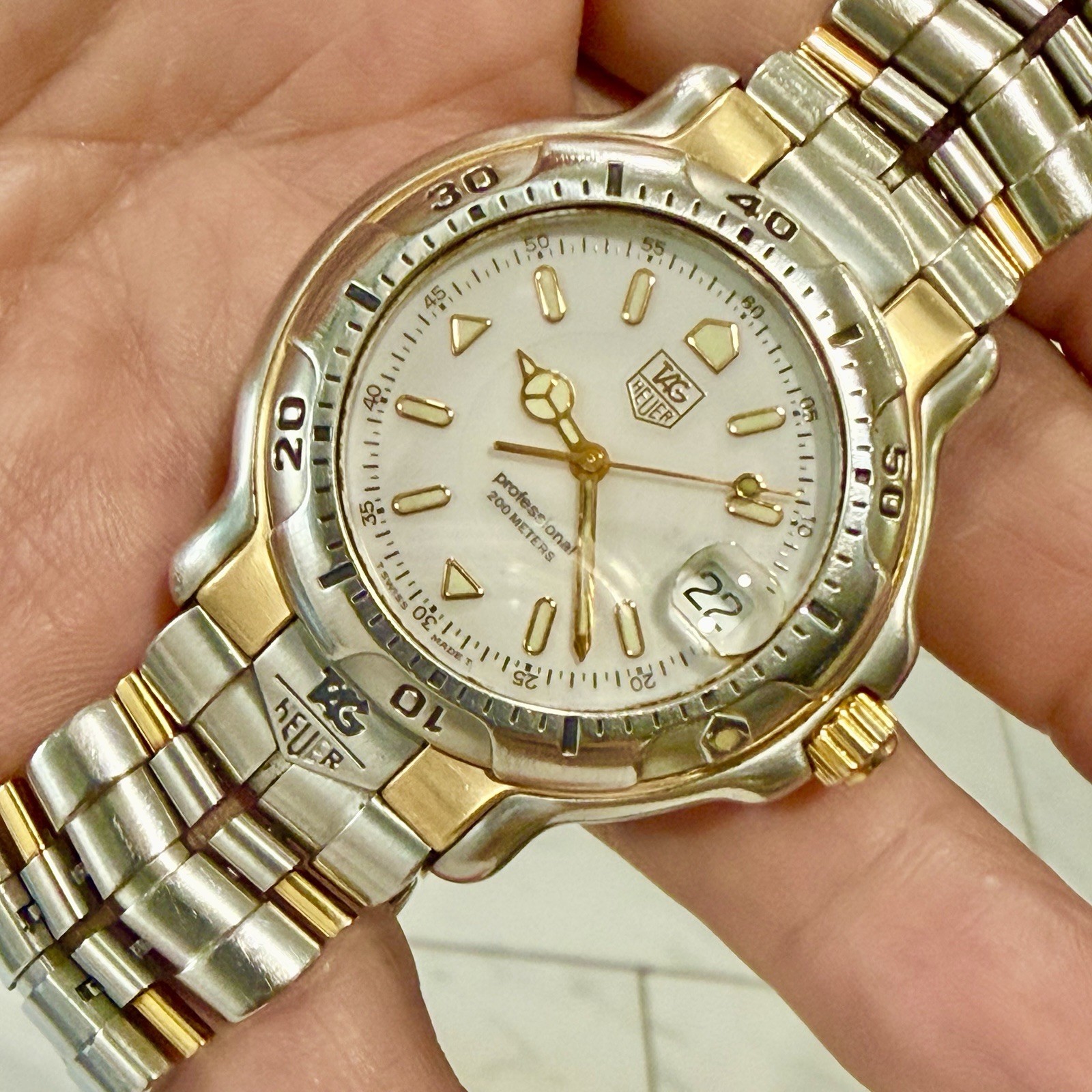 TAG Heuer WH1151 18K Gold/SS 6000 Series Quartz Men’s 40mm Watch White Dial 200M