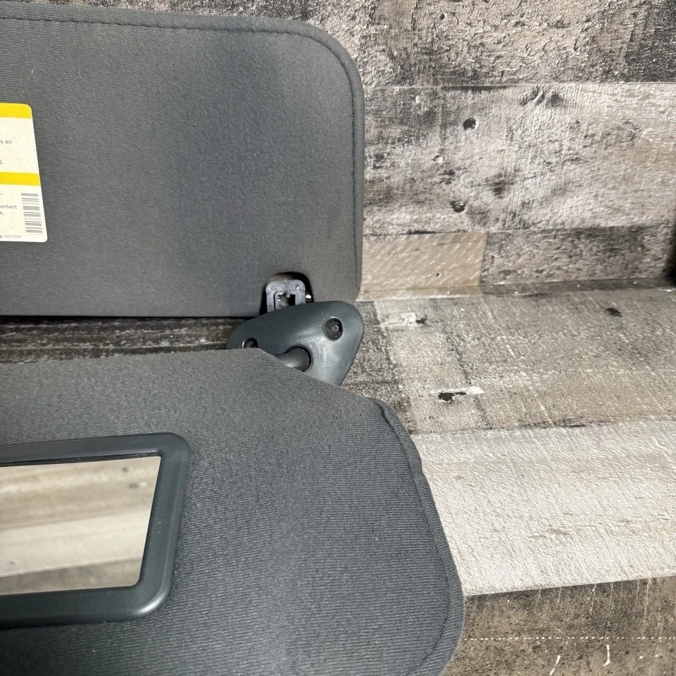 Blazer S10 Jimmy Sonoma 1998-2004 parasoles diestro diestro par con espejo gris OEM Foto 3 de 4
