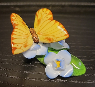 Herend Small Yellow Butterfly with Blue Flowers approx. 2 1/2'' x 2'' x 1 1/4''H