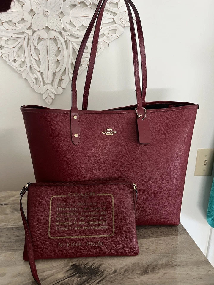 蔻驰勃艮第城市托特包F46286压花牡丹花卉双面托特包带袋 — 第 2/4 张图片