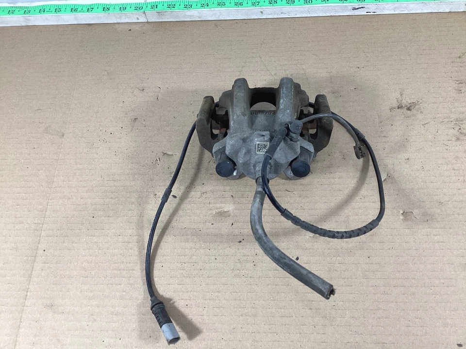 Pinza de freno trasera derecha del lado del pasajero BMW 320i 2013-2018 OEM. Foto 4 de 4