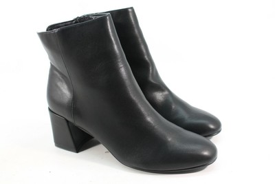 daria block heel bootie