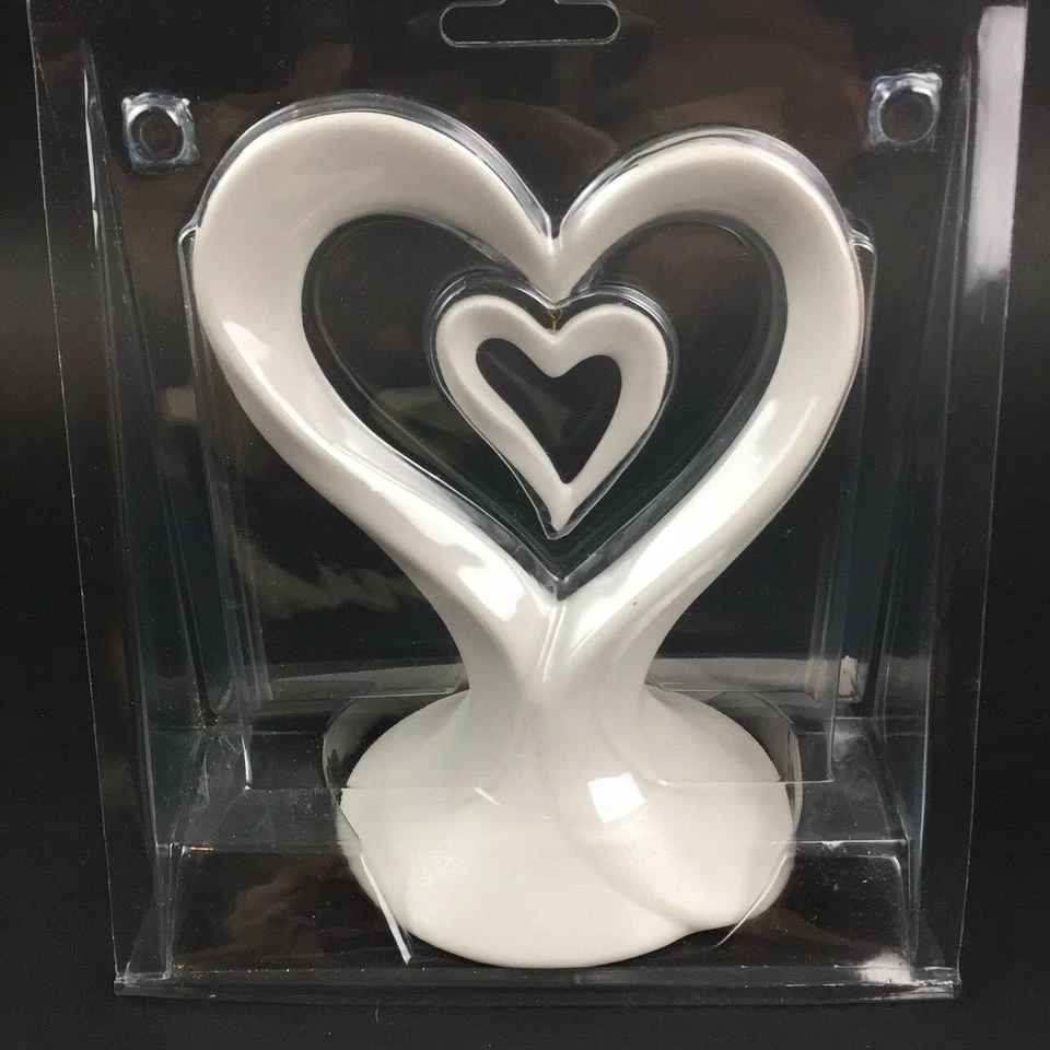 Porcelana para adorno de pastel de boda de doble corazón Lillian Rose Foto 2 de 4