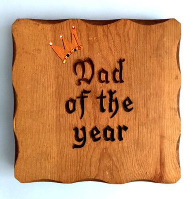 Vintage Wood carved sign designed Wall Decor Crown Painted ''Dad of the year'' 8X8