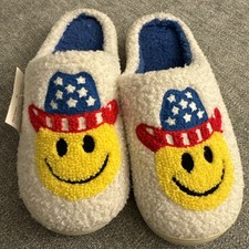 Women  s Smiley Face Slippers With Red White And Blue Hat Size Small 5/6 White