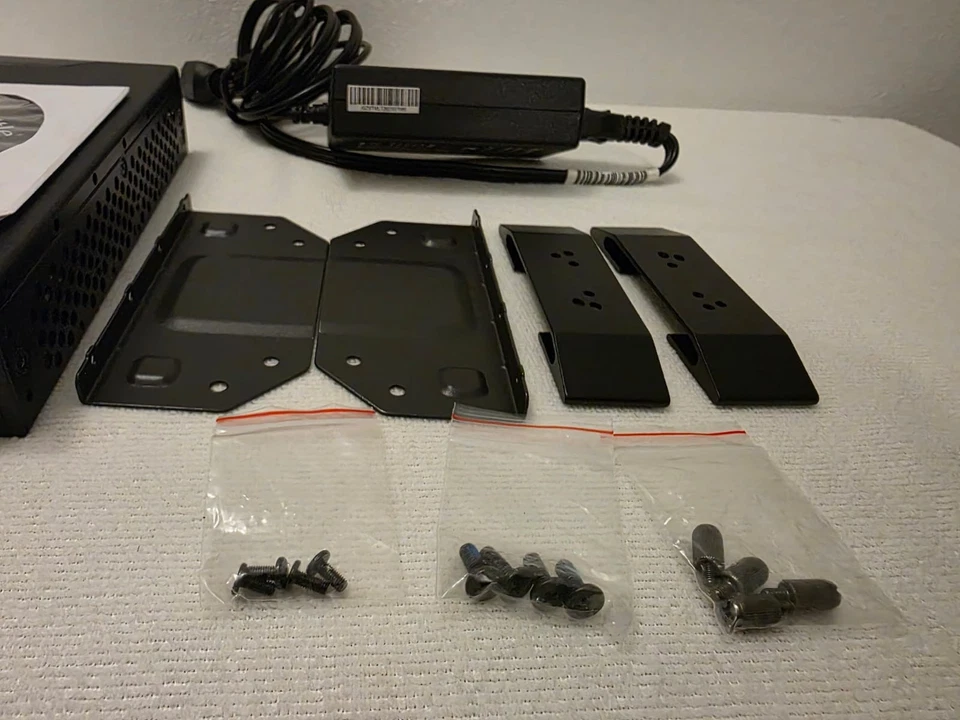 SHUTTLE DS77U MINI PC SIN VENTILADOR INTEL CELERON 3865U 1.8GHZ 8GB 256GB SSD Foto 2 de 4