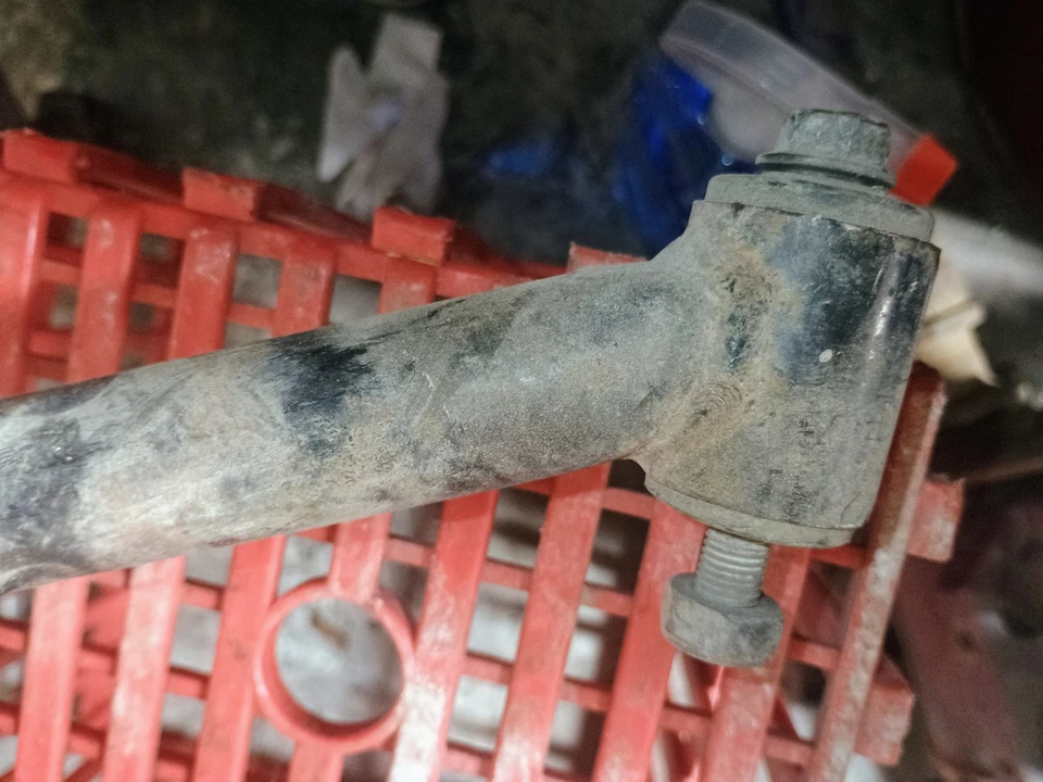 Yamaha Grizzly 660 2002 mando trasero derecho brazo a, pernos Foto 3 de 4