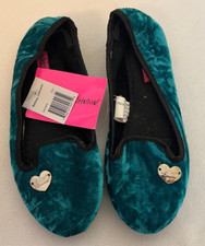 Betsey Johnson Slippers S 5-6 Faux Fur Velvet Silver Heart Teal w Black Trim NWT